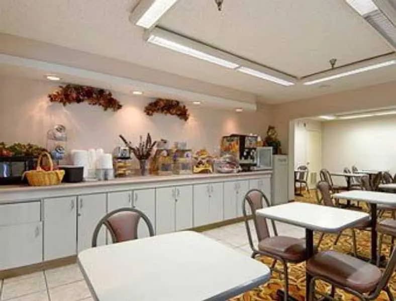 Super 8 Florida Mall - photo 4