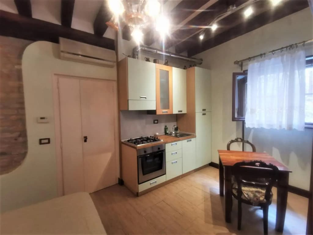 Canal View Studio Flat - photo 10