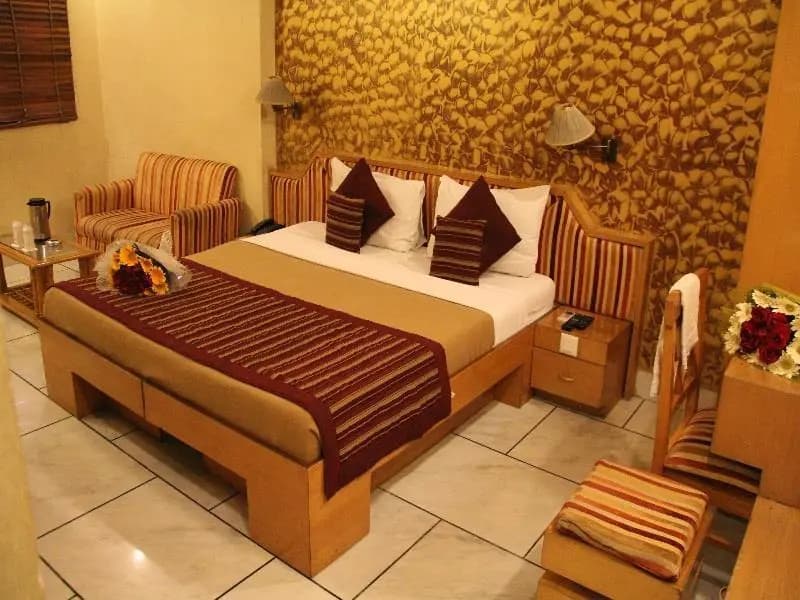 Hotel Singh International - photo 36