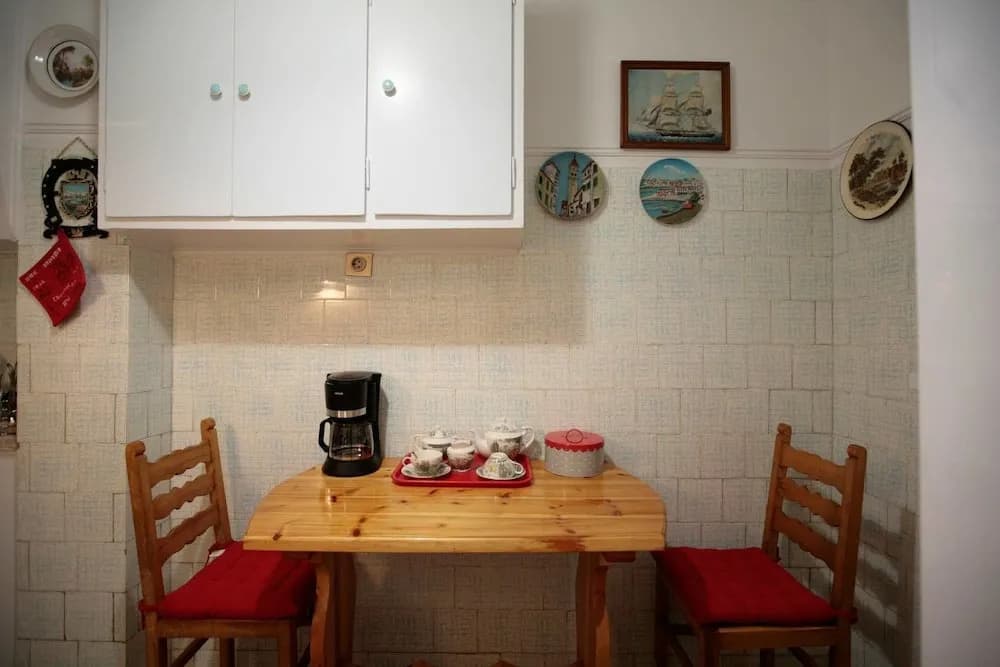 Comfy & Tasteful Central Apt • 1' to Metro Station - photo 12
