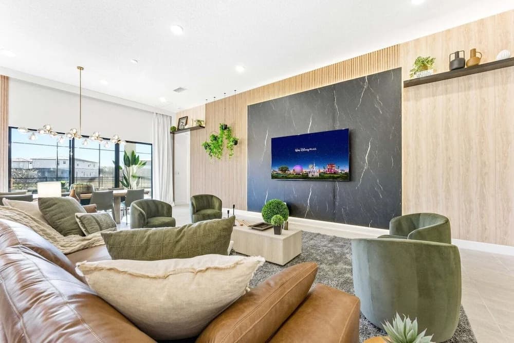 Paradiso's Luxurious New Home w 15 Ensuites - photo 2