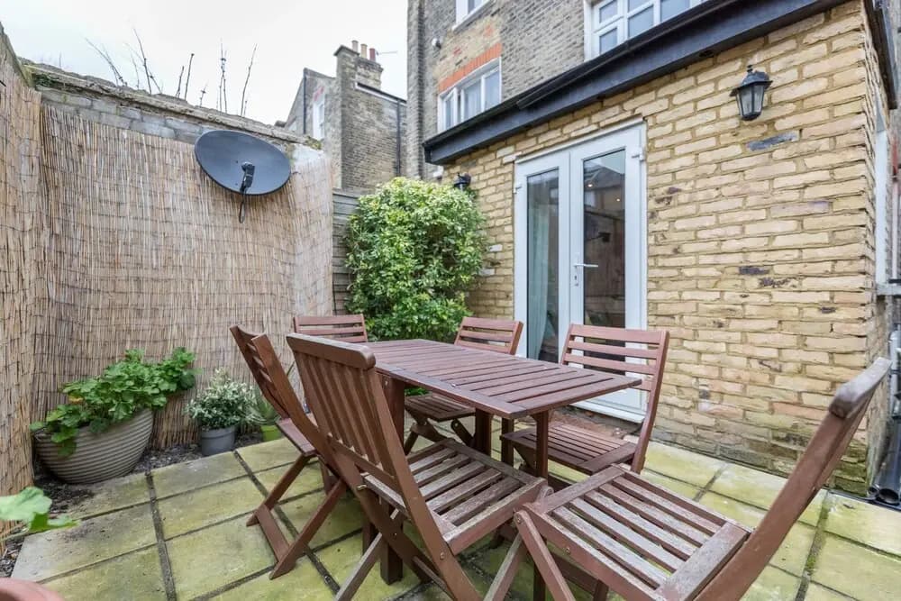 Clapham 2Bed with Patio by BaseToGo - photo 11