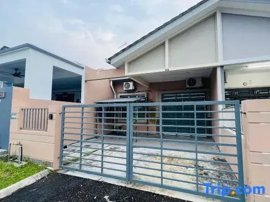 Kulai 3B2R Indahpura Landed House Near JPO - photo 2