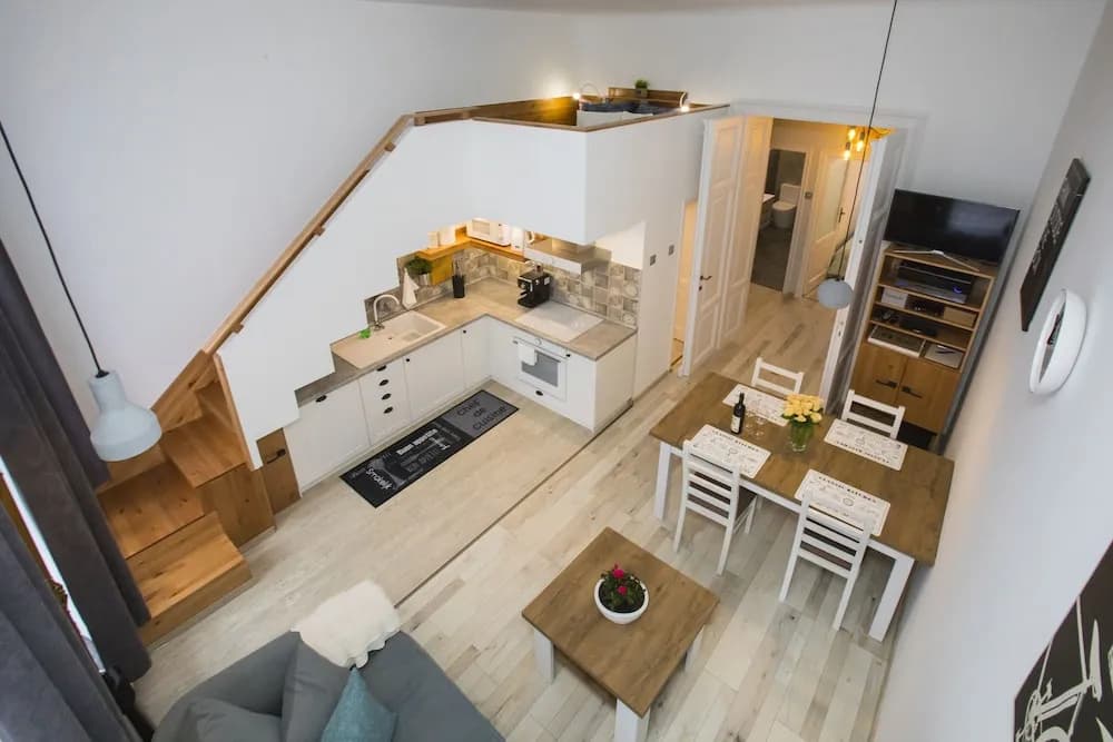Wood and Light Apartment - photo 2