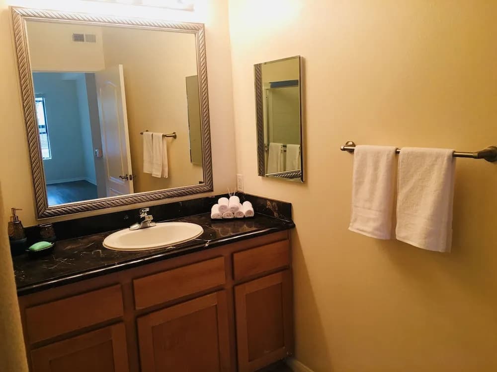 DTLA Apartment With Parking and Pool - photo 8