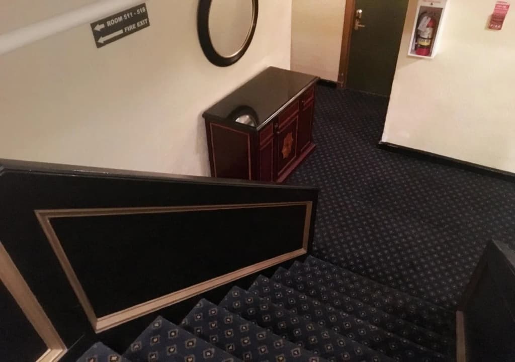 Embassy Hotel - photo 10