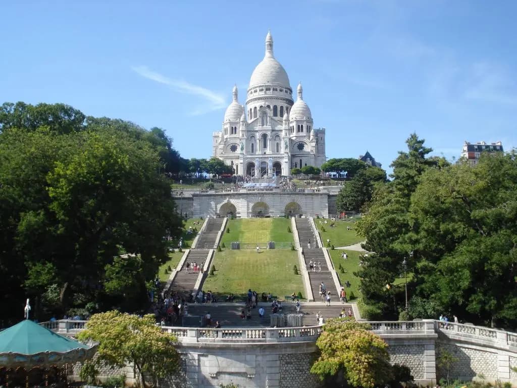 Abbesses Montmartre Apartment - photo 3