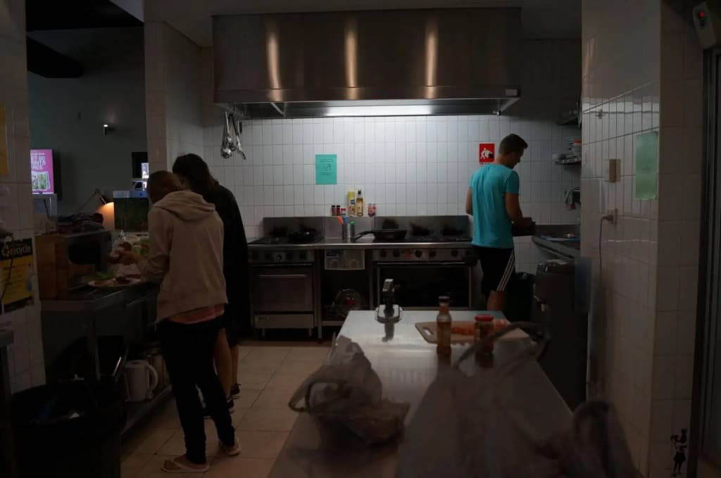Big Backpackers Hostel - photo 15