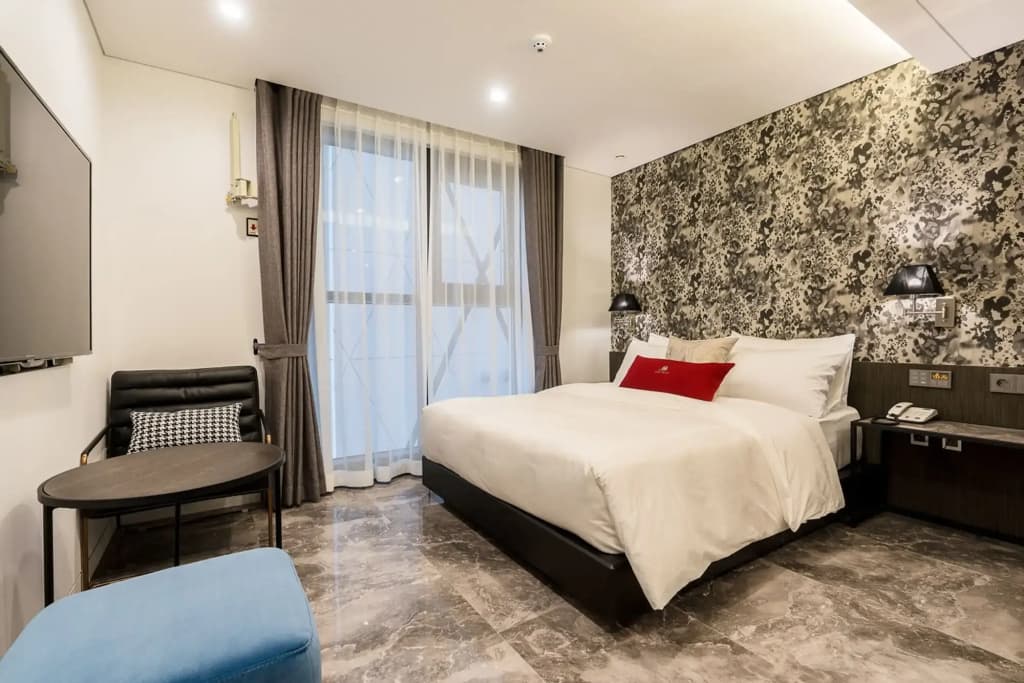 The May Hotel - photo 18