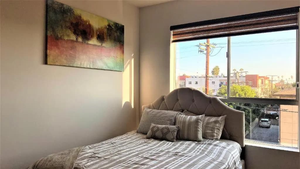 Gorgeous View 2bd 2ba Apartment in Hollywood - photo 3