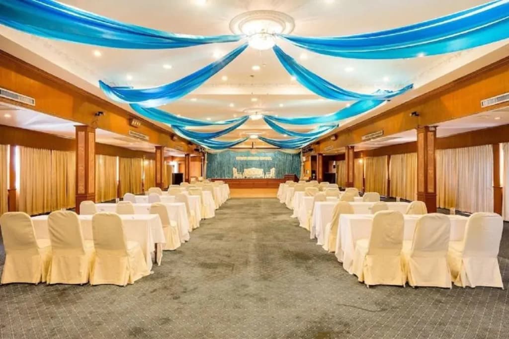 The Niran Grand Hotel - photo 13