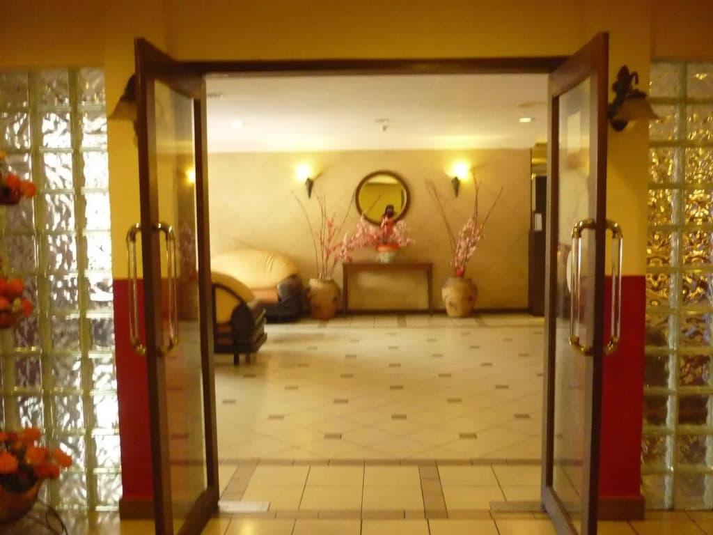 CentrePoint Hotel - photo 2