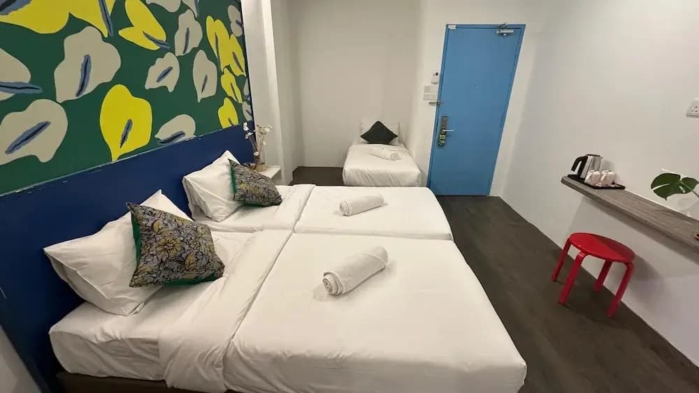 Traveller Ark Hotel & Bunks - photo 15