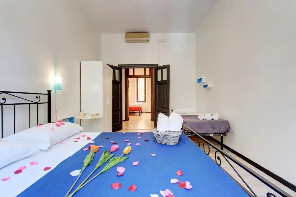 Ad Hoc Guesthouse - photo 2