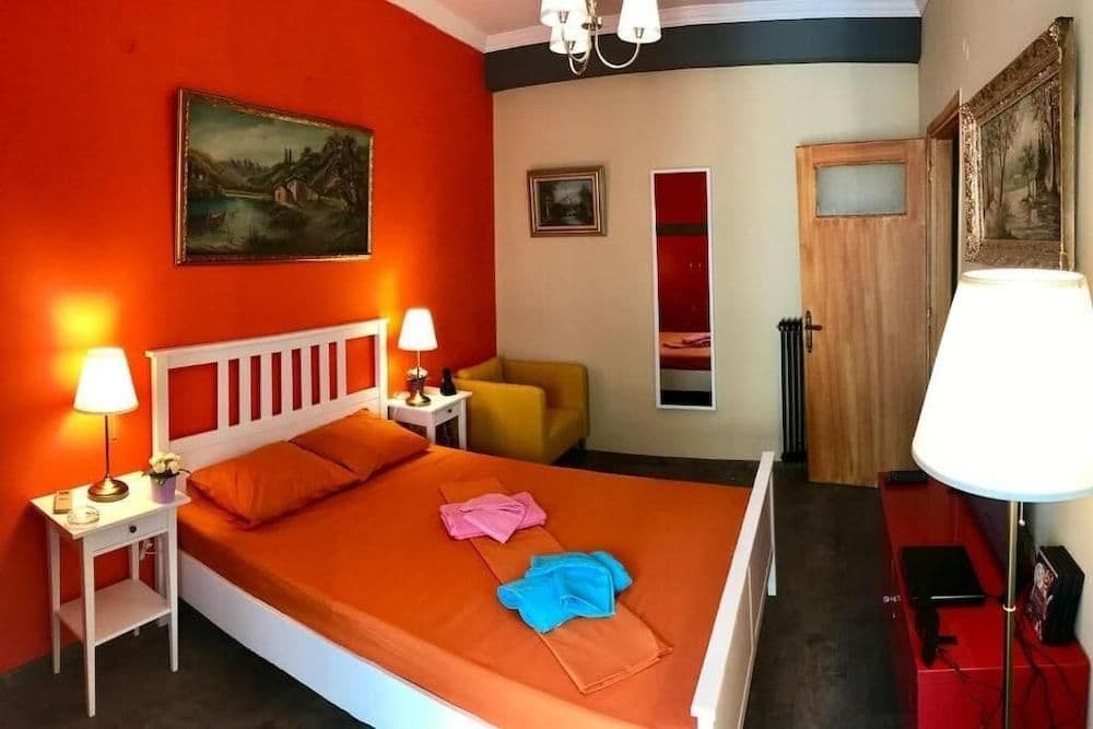 Central Stylish 1 Double Bed Flat - photo 2