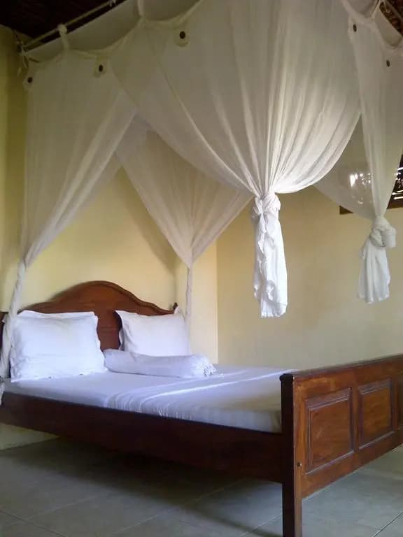 Romeo Beachfront Bungalow - photo 3
