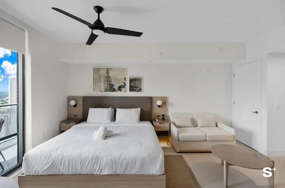 Skyline Chic Downtown Studio Getaway - photo 9