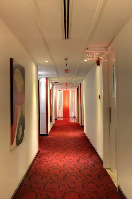 Broadway Hotel - photo 12
