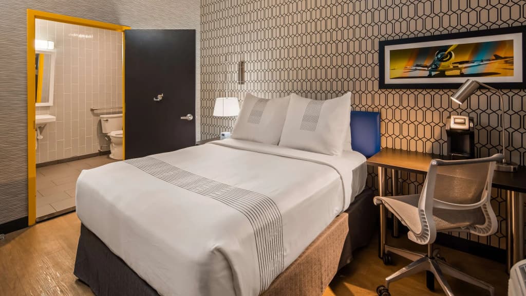 GLō Best Western Brooklyn NYC - photo 4
