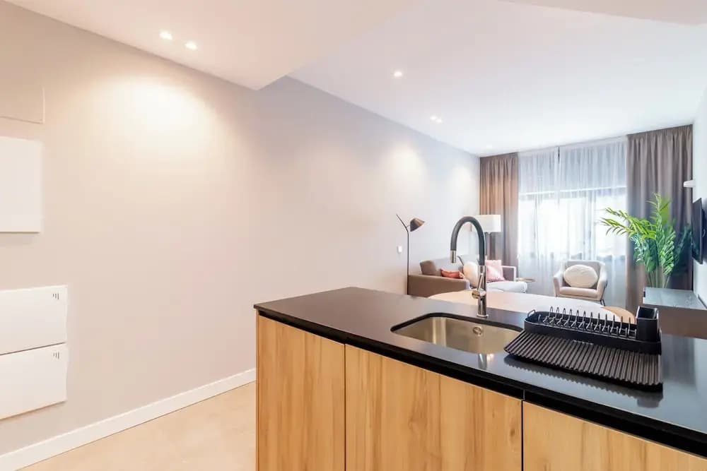 Home Art Apartments Bernabéu - photo 22