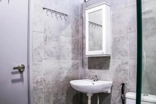 8Pax 2 BATHROOM NEAR SUMWAY PYRAMID - photo 9