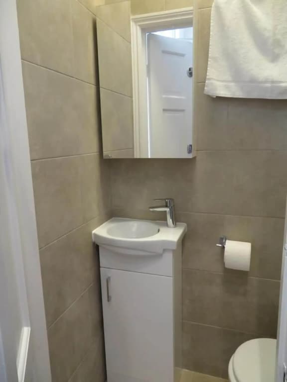 Glendale Hyde Park Hotel - photo 9