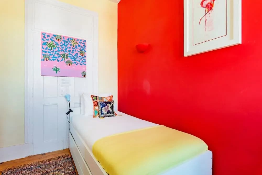 Bright & Beautiful Top Floor Graça Flat - photo 2