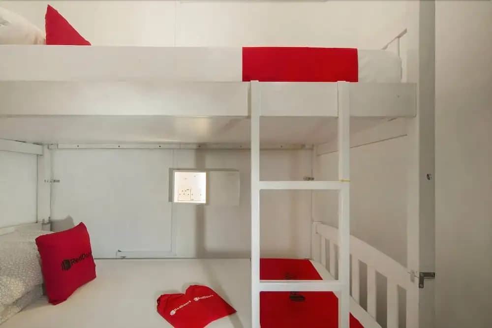 RedDoorz Hostel @ Bugis - photo 4