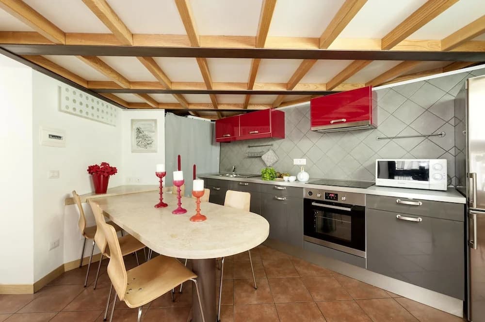Inviting 3-bed Apartment in Roma 4mins to Colosseo - photo 11