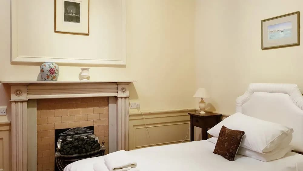 Classy Historic Edinburgh Apartment - photo 5