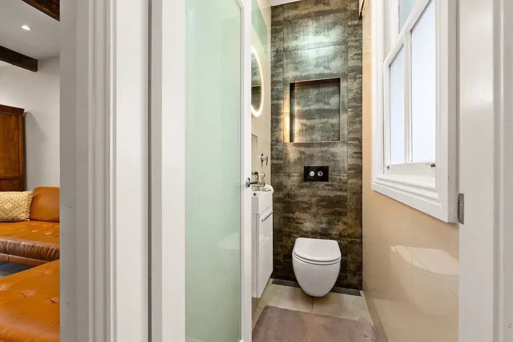 Elegant 1-bed With Study by Balmain Wharf - photo 7