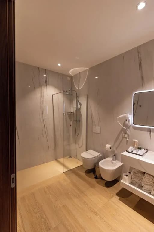 Lh HOTELS - photo 8