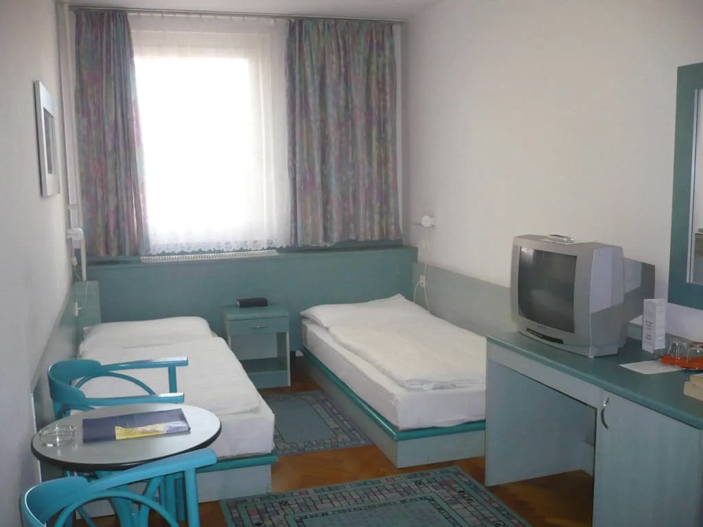 Hotel Ventura - photo 3