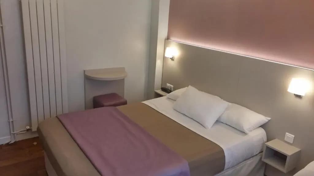 Modern Hotel - photo 2
