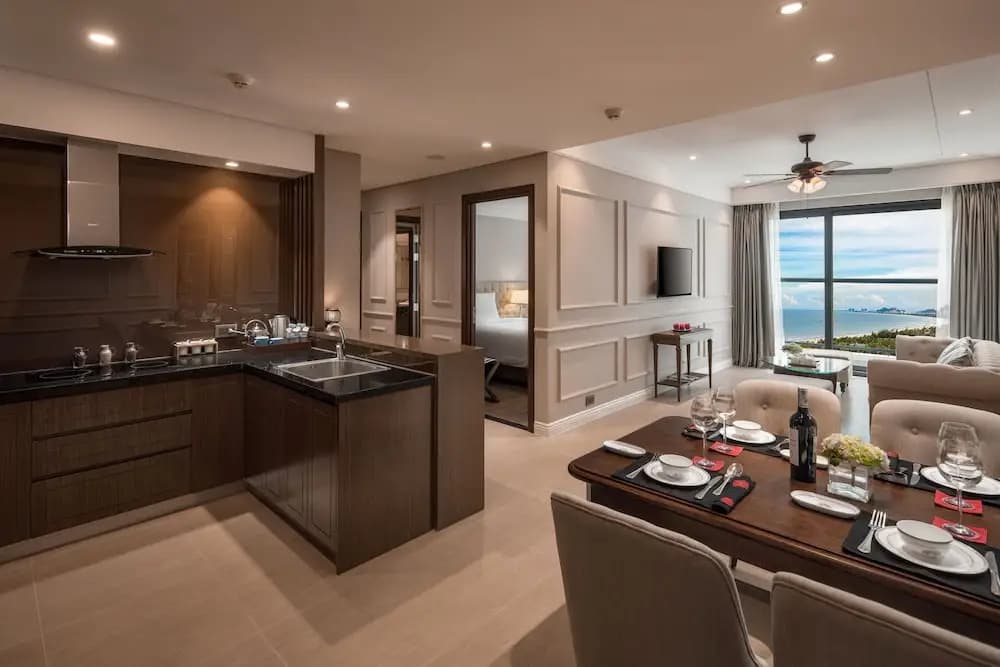 Brand New 2bdr Suite Rooftop Pool - photo 18