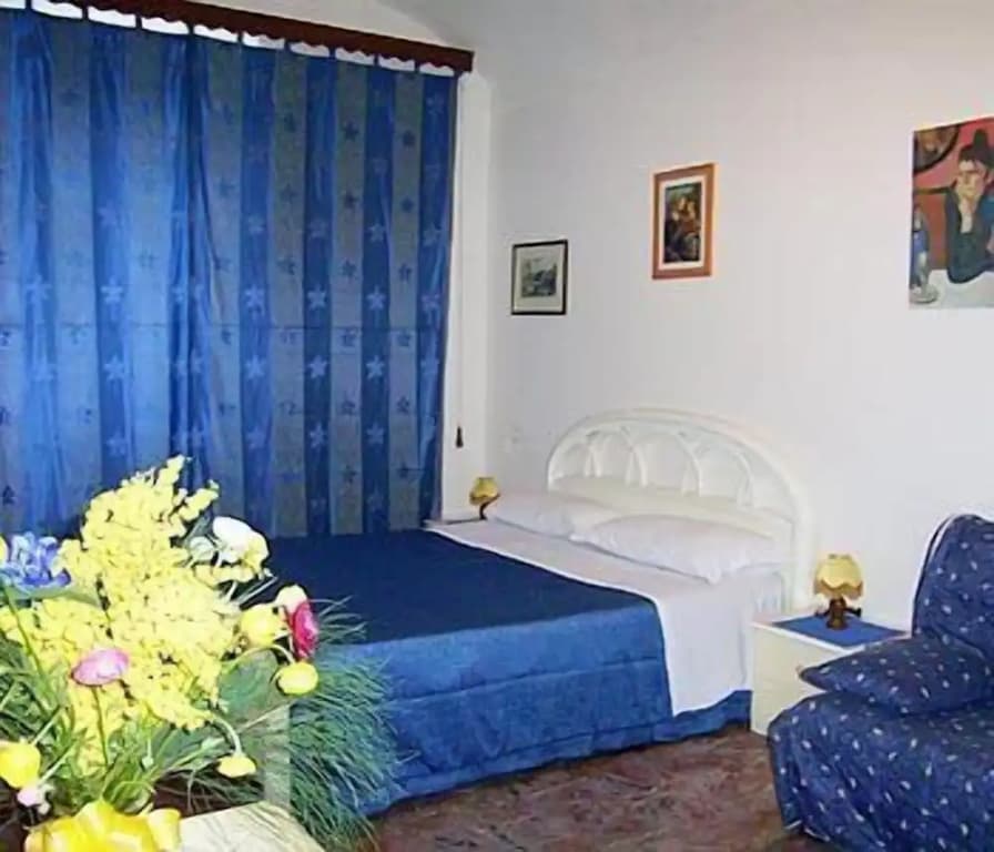 Vatican Rooms Guest House - photo 5