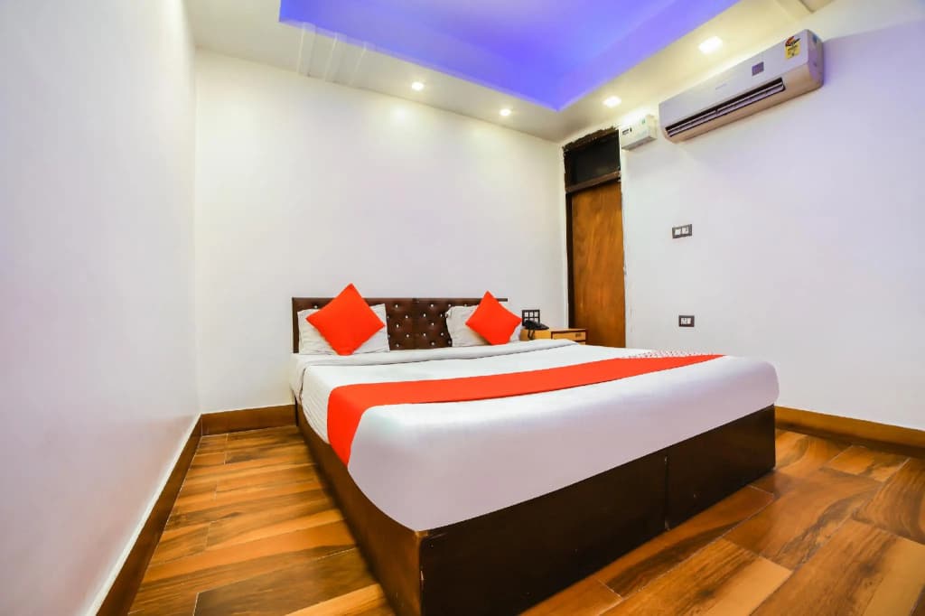 OYO Flagship 70121 Savera Inn - photo 3