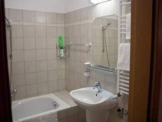 Far Home Budapest - photo 5