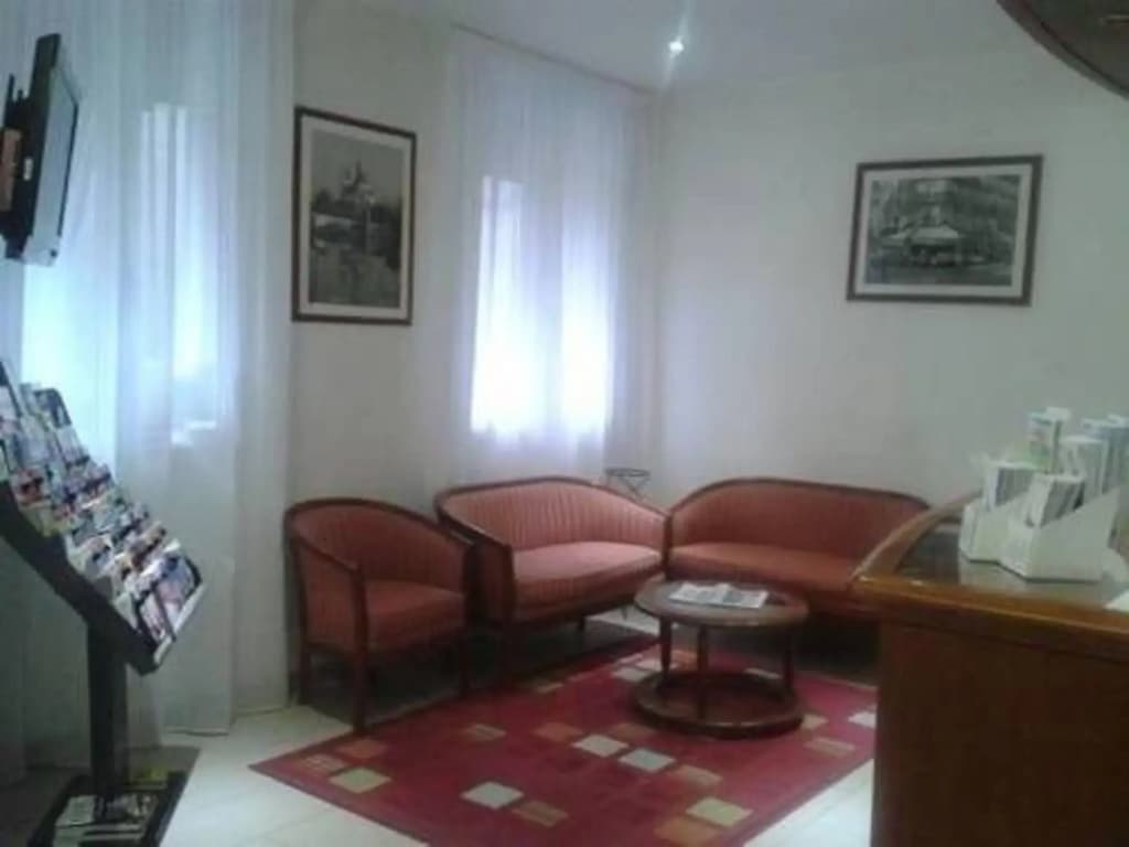 Hotel Lilas Gambetta - photo 4