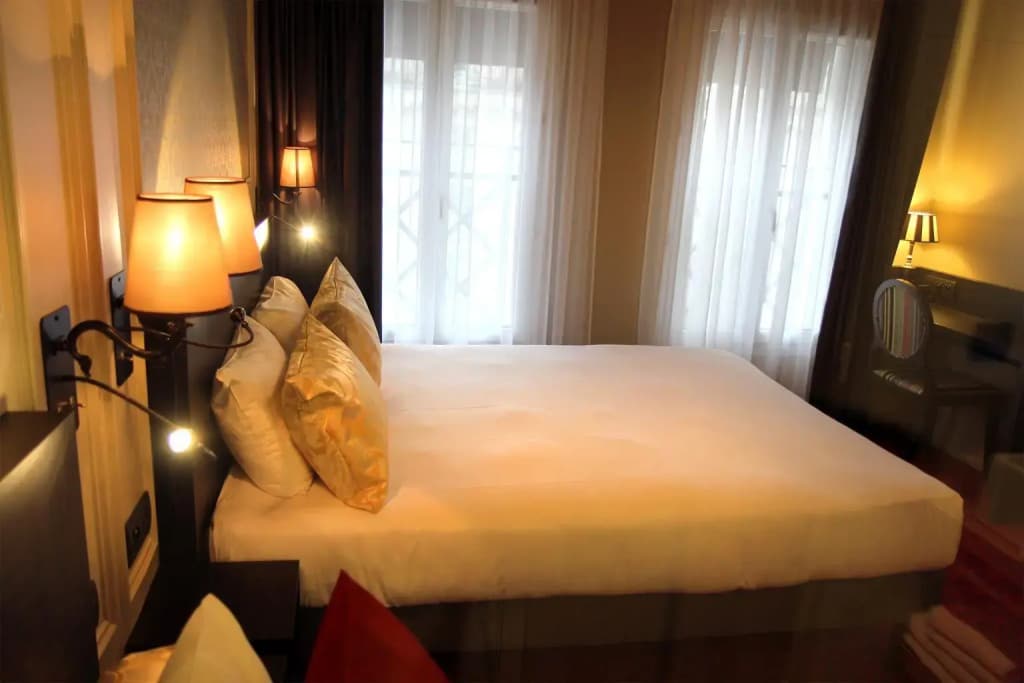 Le Montmartre Saint Pierre Hotel - photo 2