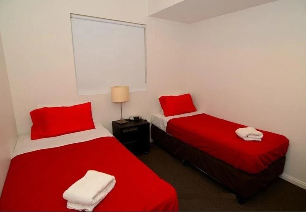 Albert Park Apartments - photo 3