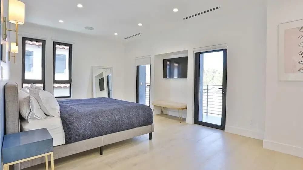 Spacious 5 Bedroom West Hollywood Home With Pool - photo 5