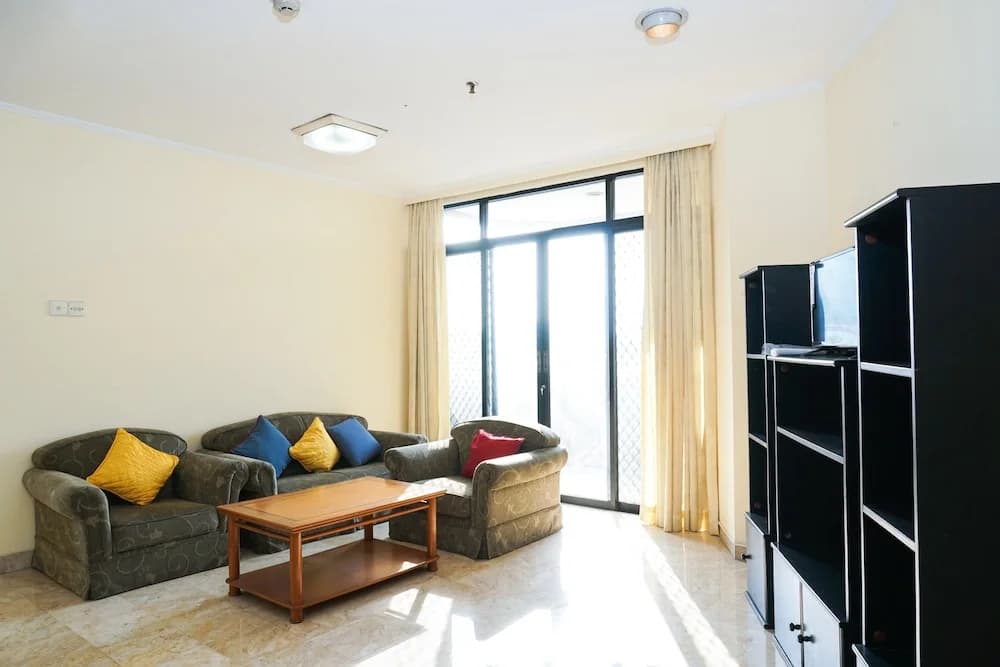 2Br with Pool View at Beverly Tower Apartment - photo 9