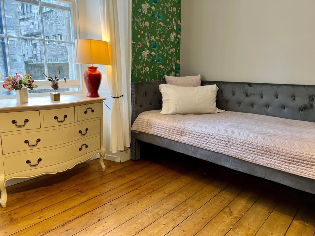 Old Town Centre Apartment 5 mins to Edinburgh Castle - photo 3
