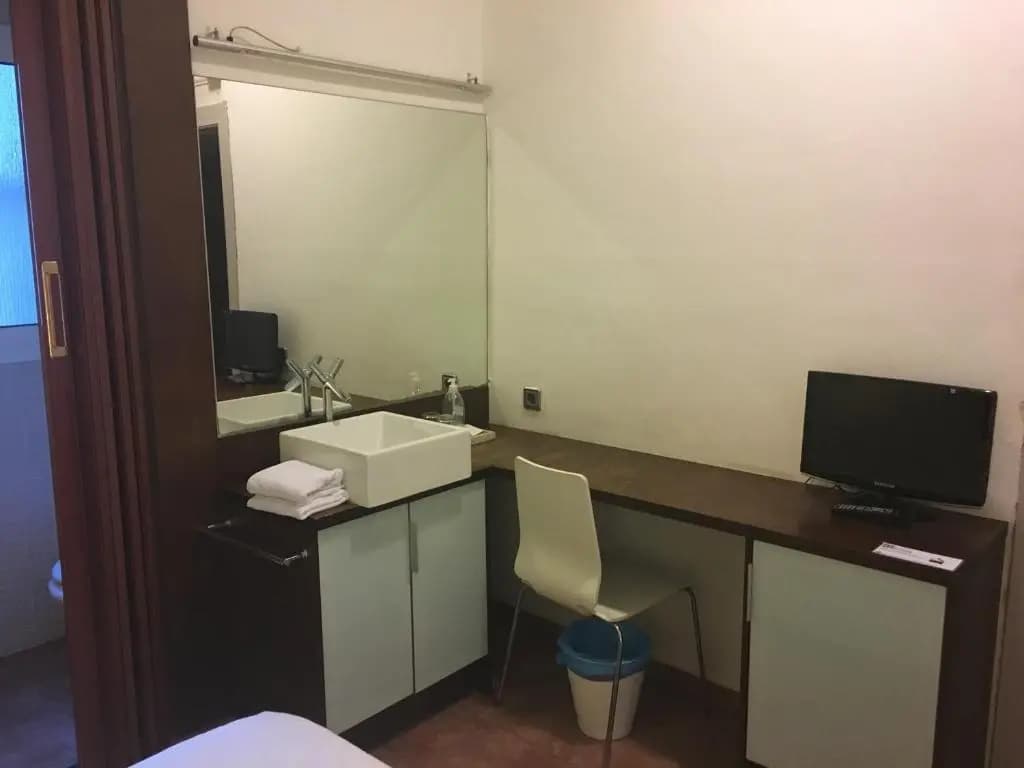 Hostal Eixample - photo 6