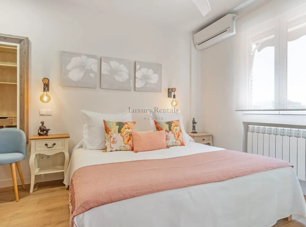 Apartment for 4 in Chamberi ( Plaza Olavide II ) - main photo