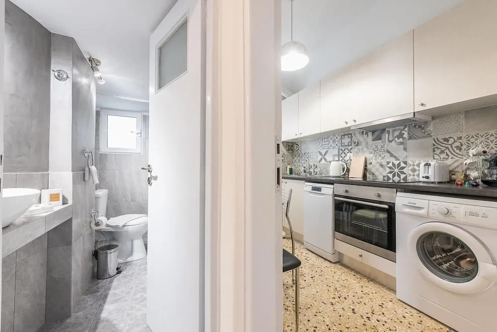 Bright 2 Bdrm apt in the Heart of Athens - photo 13