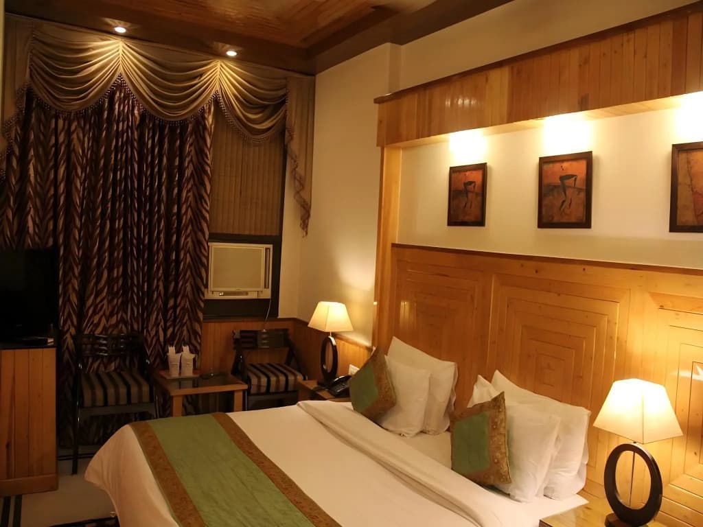 Wood Castle Hotel - photo 5