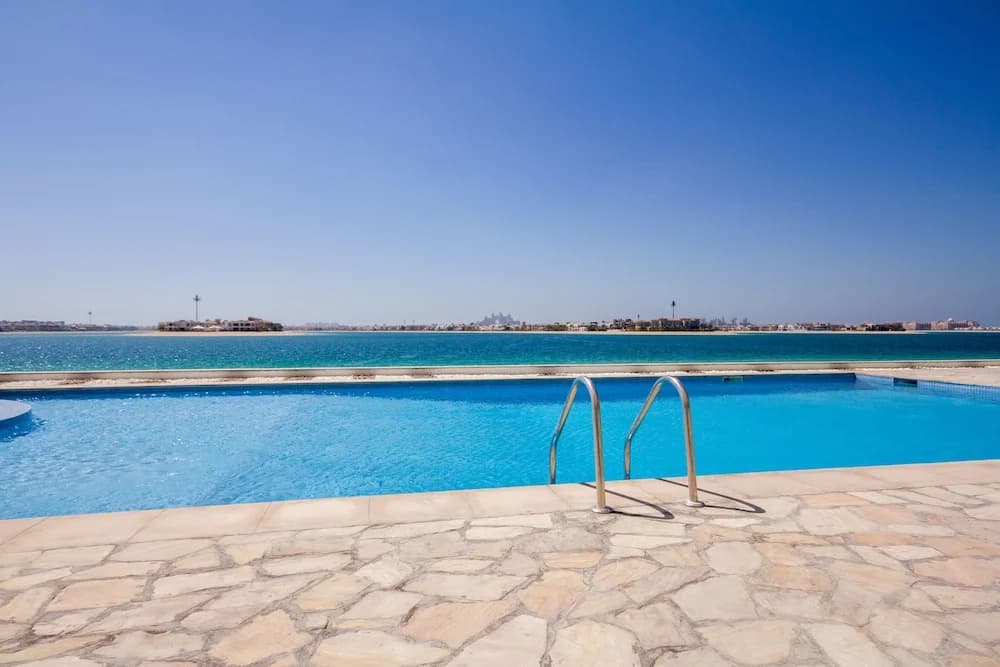 Luton Vacation Homes Royal Bay by Azizi - photo 12