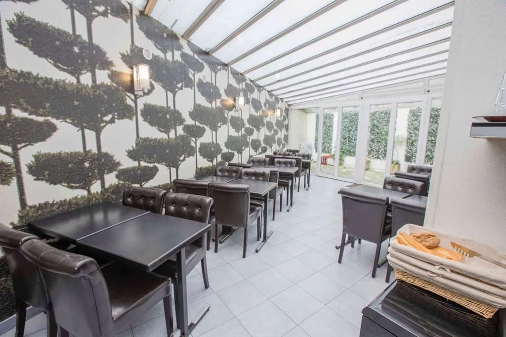 Hotel Lilas Gambetta - photo 32